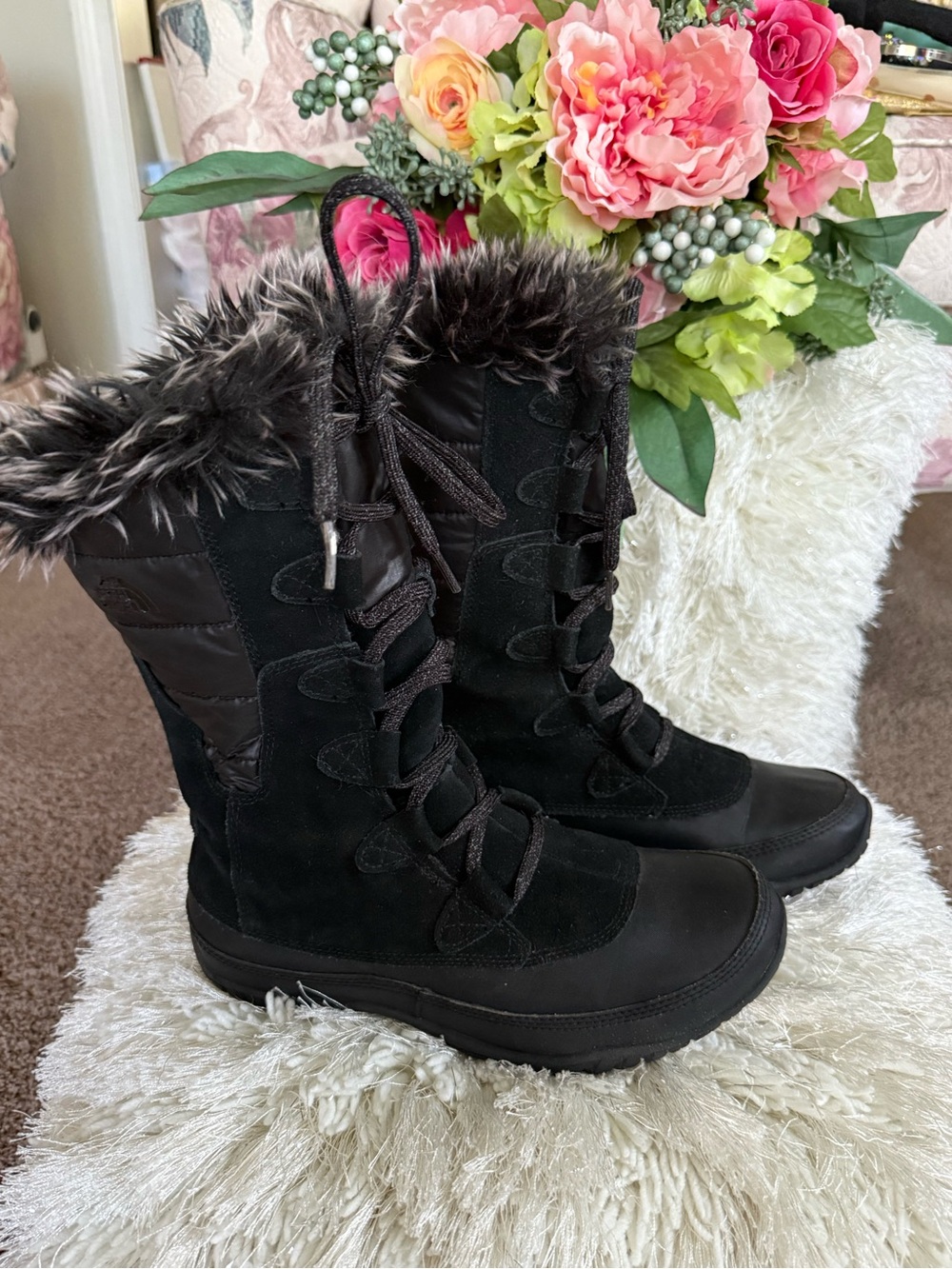 The North Face Women’s Size 8, Black waterproof Faux Fur Winter Lace-Up Boots